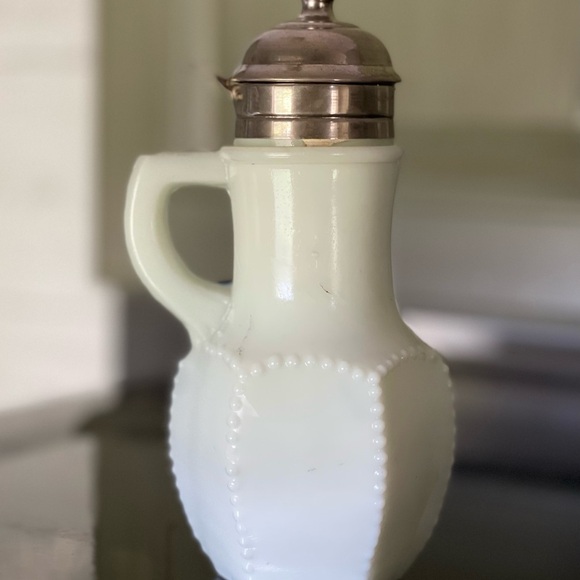 VINTAGE, BEADED, MILK GLASS SYRUP DISPENSER. METAL HINGED LID. 3 1/4”W X 6 3/4”H - Picture 5 of 12